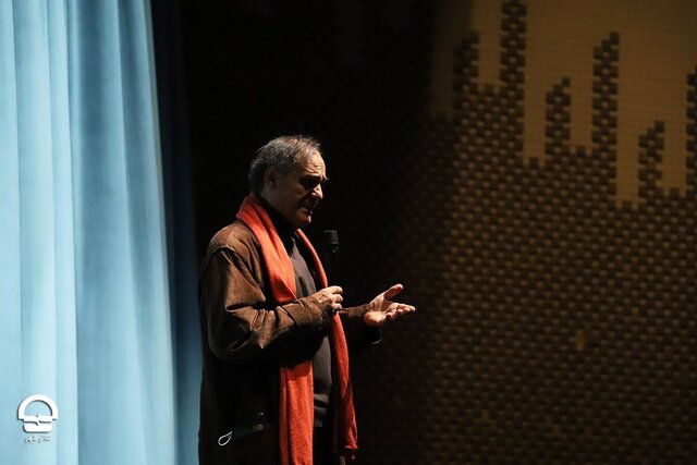 آغاز «خانه سیاه است» و پایانی اجرای تئاتری با بازی رامین پرچمی