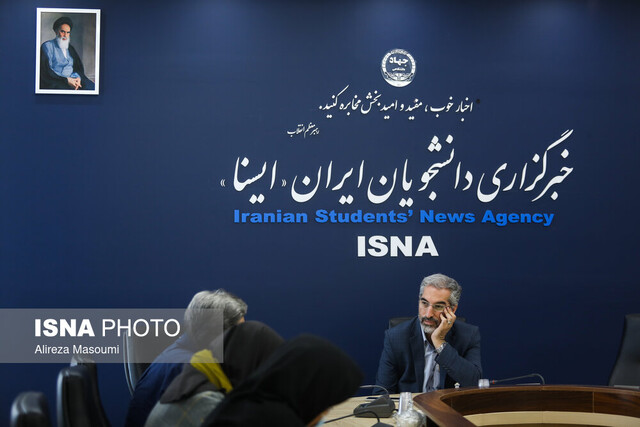 انقدر می‌گویم و می‌گویم تا بالاخره یک جا اثر کند