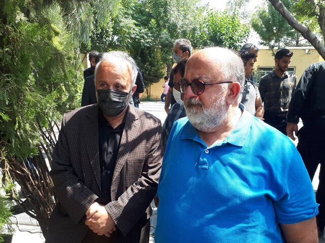 حاتمی‌کیا، میرعلایی و نجاریان در مراسم خاکسپاری یک همکار