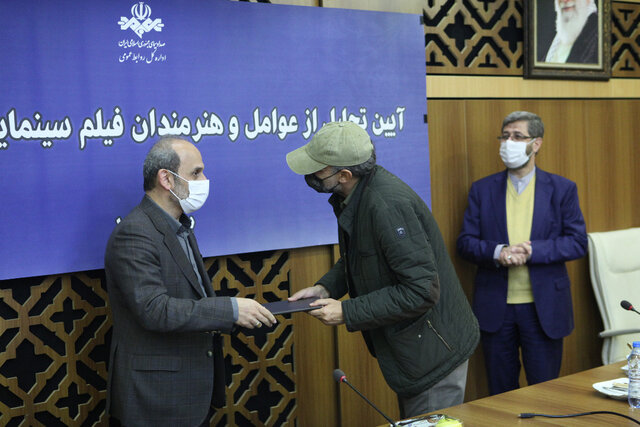 در دیدار رییس صداوسیما با عوامل فیلم «موقعیت مهدی» چه گذشت؟ 2 در دیدار رییس صداوسیما با عوامل فیلم «موقعیت مهدی» چه گذشت؟