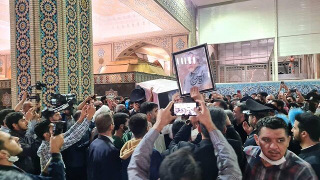 پیکر مرحوم نادر طالب‌زاده در حرم مطهر رضوی تشییع شد