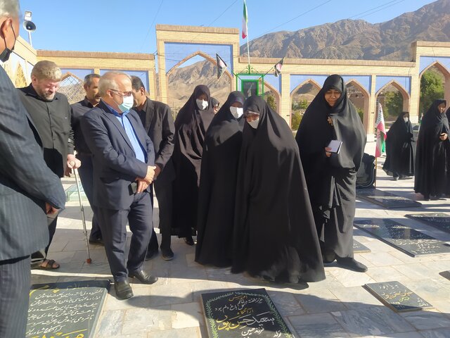 گلایه‌مندی مردم روستای ده‌زیار از نرخ آرد به معاون امور زنان و خانواده رئیس جمهور