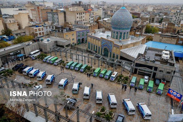 انتقال کارتن خوابها به گرمخانه با تاکسی ون‌های فرسوده!