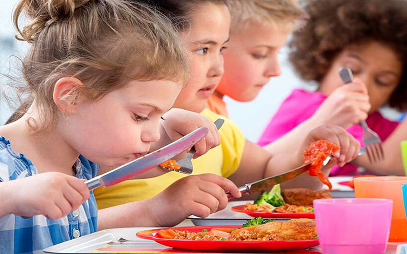 چگونه افزودنی های غذایی بر سلامت کودکان تاثیر می گذارد؟