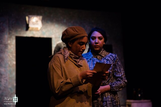 بازیگر مجروح همچنان روی صحنه ماند 2 بازیگر مجروح همچنان روی صحنه ماند