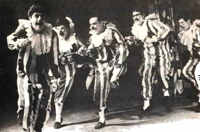 نمایشی که با اصرار رضا کیانیان و شجاعت یک مدیر اجرا شد 1 نمایشی که با اصرار رضا کیانیان و شجاعت یک مدیر اجرا شد