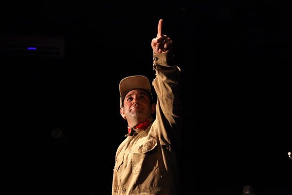 نوید محمدزاده، ماجرای یک پیرزن و یک جایزه 5 نوید محمدزاده ، ماجرای یک پیرزن و یک جایزه