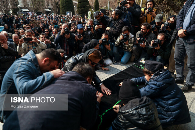 بدرقه شهرام عبدلی به قطعه هنرمندان / "حقش را از سینما نگرفت" 1 d8a8d8afd8b1d982d987 d8b4d987d8b1d8a7d985 d8b9d8a8d8afd984db8c d8a8d987 d982d8b7d8b9d987 d987d986d8b1d985d986d8afd8a7d986 d8ad 63fb76315cd35