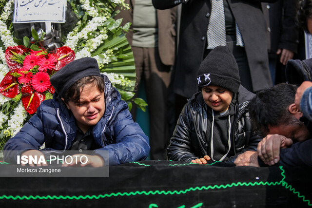 بدرقه شهرام عبدلی به قطعه هنرمندان / "حقش را از سینما نگرفت" 11 d8a8d8afd8b1d982d987 d8b4d987d8b1d8a7d985 d8b9d8a8d8afd984db8c d8a8d987 d982d8b7d8b9d987 d987d986d8b1d985d986d8afd8a7d986 d8ad 63fb763eb9d76