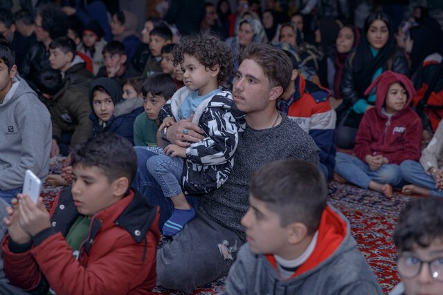 تعدادی از هنرمندان در جمع زلزلهزدگان خوی + عکس 2 تعدادی از هنرمندان در جمع زلزلهزدگان خوی + عکس