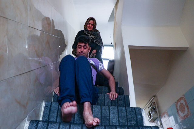 نمیخواهم زنده بمانم 7 نمیخواهم زنده بمانم/ کارگردانی که نمیخواهد تحت پوشش بهزیستی باشد