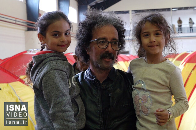 ویدئو/ نمایش فیلم «در آغوش درخت» برای زلزلهزدگان خوی ویدئو/ نمایش فیلم «در آغوش درخت» برای زلزلهزدگان خوی