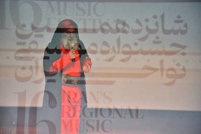 ساز و آواز هنرمندان و ادعایی درباره تعزیه در شب نخست جشنواره نواحی 2 ساز و آواز هنرمندان و ادعایی درباره تعزیه در شب نخست جشنواره نواحی