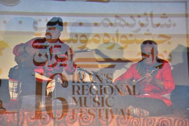 ساز و آواز هنرمندان و ادعایی درباره تعزیه در شب نخست جشنواره نواحی 3 ساز و آواز هنرمندان و ادعایی درباره تعزیه در شب نخست جشنواره نواحی