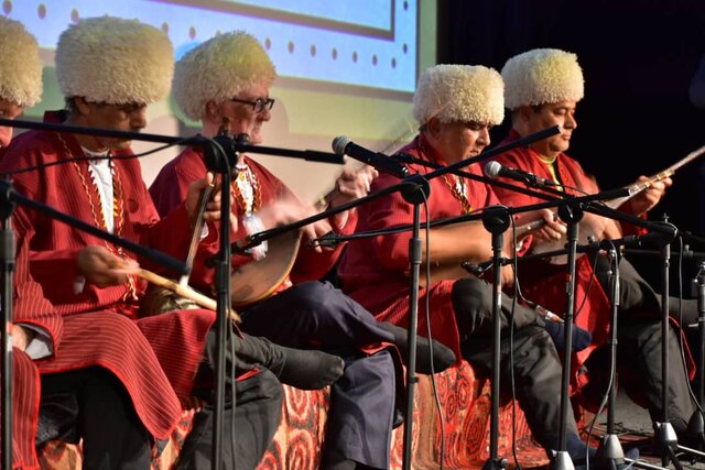 ساز و آواز هنرمندان و ادعایی درباره تعزیه در شب نخست جشنواره نواحی 5 ساز و آواز هنرمندان و ادعایی درباره تعزیه در شب نخست جشنواره نواحی