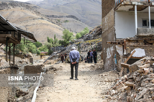 امامزاده داوود(ع)، یک سال پس از سیل 1 امامزاده داوود(ع)، یک سال پس از سیل