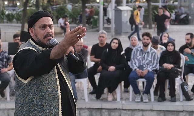 گردهمایی برای نقالی و تعزیه‌خوانی در محوطه تئاتر شهر