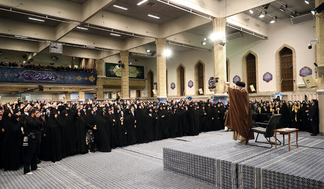 رهبر انقلاب: بانوان میتوانند در انتخابات نقشآفرین باشند 2 d8b1d987d8a8d8b1 d8a7d986d982d984d8a7d8a8 d8a8d8a7d986d988d8a7d986 d985db8cd8aad988d8a7d986d986d8af d8afd8b1 d8a7d986d8aad8ae 658c307f52f38