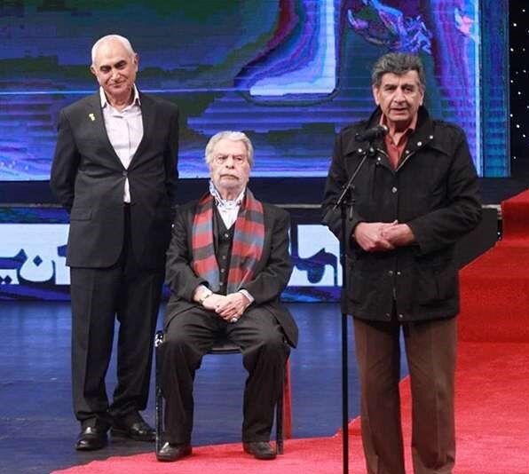 ناصر ممدوح عزیز کولهبارت را روی دوش ما بگذار! + ویدئو 3 ناصر ممدوح عزیز کولهبارت را روی دوش ما بگذار! + ویدئو