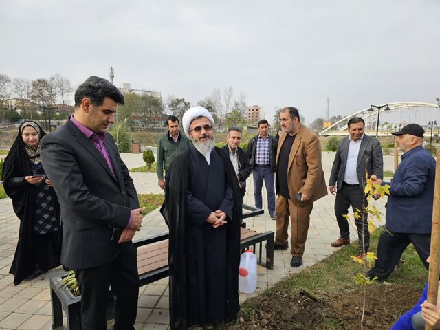 آملیها با کاشت نهال به استقبال برنامههای چهل ودومین سالگرد حماسه ششم بهمن رفتند 3 آملیها با کاشت نهال به استقبال برنامههای چهل ودومین سالگرد حماسه ششم بهمن رفتند