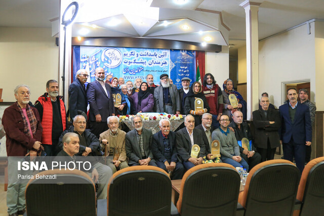 داریوش ارجمند و ماجرای بوسه بر سردیس سردار سلیمانی 2 d8afd8a7d8b1db8cd988d8b4 d8a7d8b1d8acd985d986d8af d988 d985d8a7d8acd8b1d8a7db8c d8a8d988d8b3d987 d8a8d8b1 d8b3d8b1d8afdb8cd8b3 d8b3d8b1 659451236acce