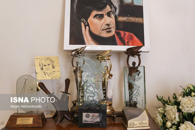 دیداری خاص با هنرمندی که از ۱۶ سال قبل خانه نشین شده است + ویدیو 3 دیداری خاص با هنرمندی که از ۱۶ سال قبل خانه نشین شده است + ویدیو