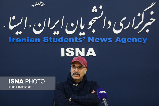 مهرداد خوشبخت: ناگفتهها فقط در خط مقدم جبهه نیست 1 کارگردان «پالایشگاه»: وقت آن رسیده که یک خاکریز عقب برگردیم