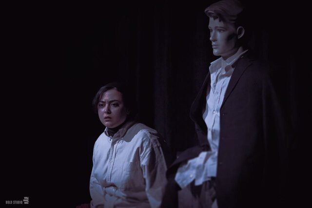 مواجهه با گرههای کور و ناخواسته در نمایش «گوش کن» 1 مواجهه با گرههای کور و ناخواسته در نمایش «گوش کن»