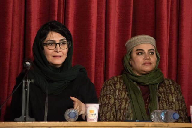 گلاب آدینه: با خواندن فیلمنامه «آبجی» خشکم زد 2 گلاب آدینه: با خواندن فیلمنامه «آبجی» خشکم زد