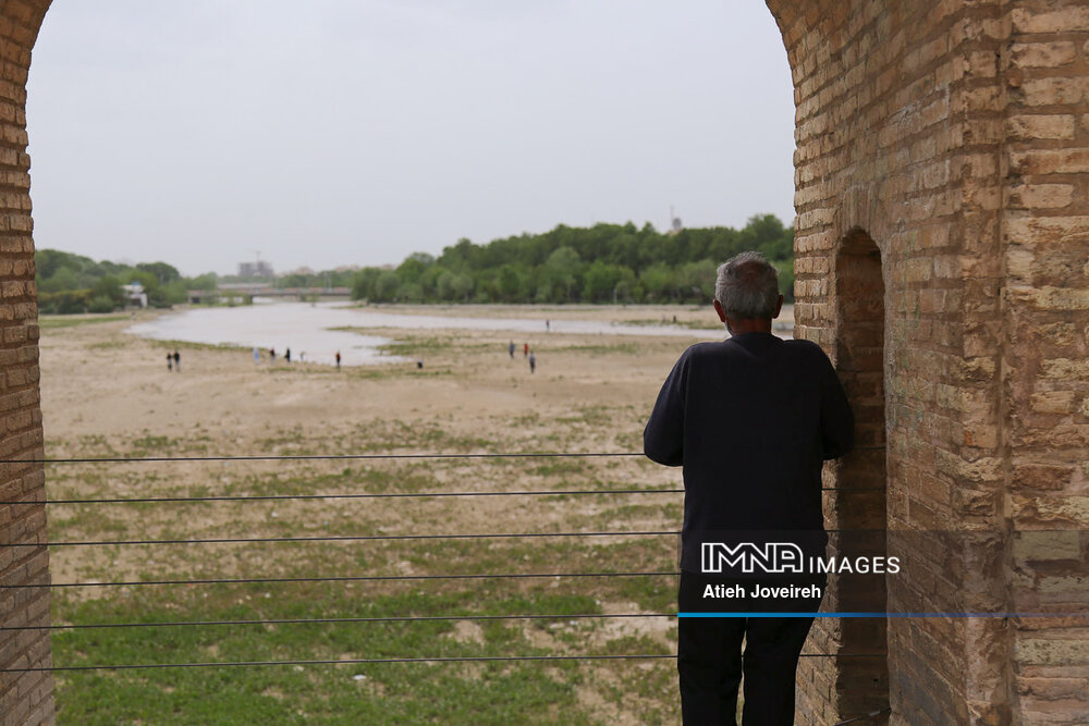 چشم انتظاری قلب تپنده نصف جهان به جریان مداوم آب