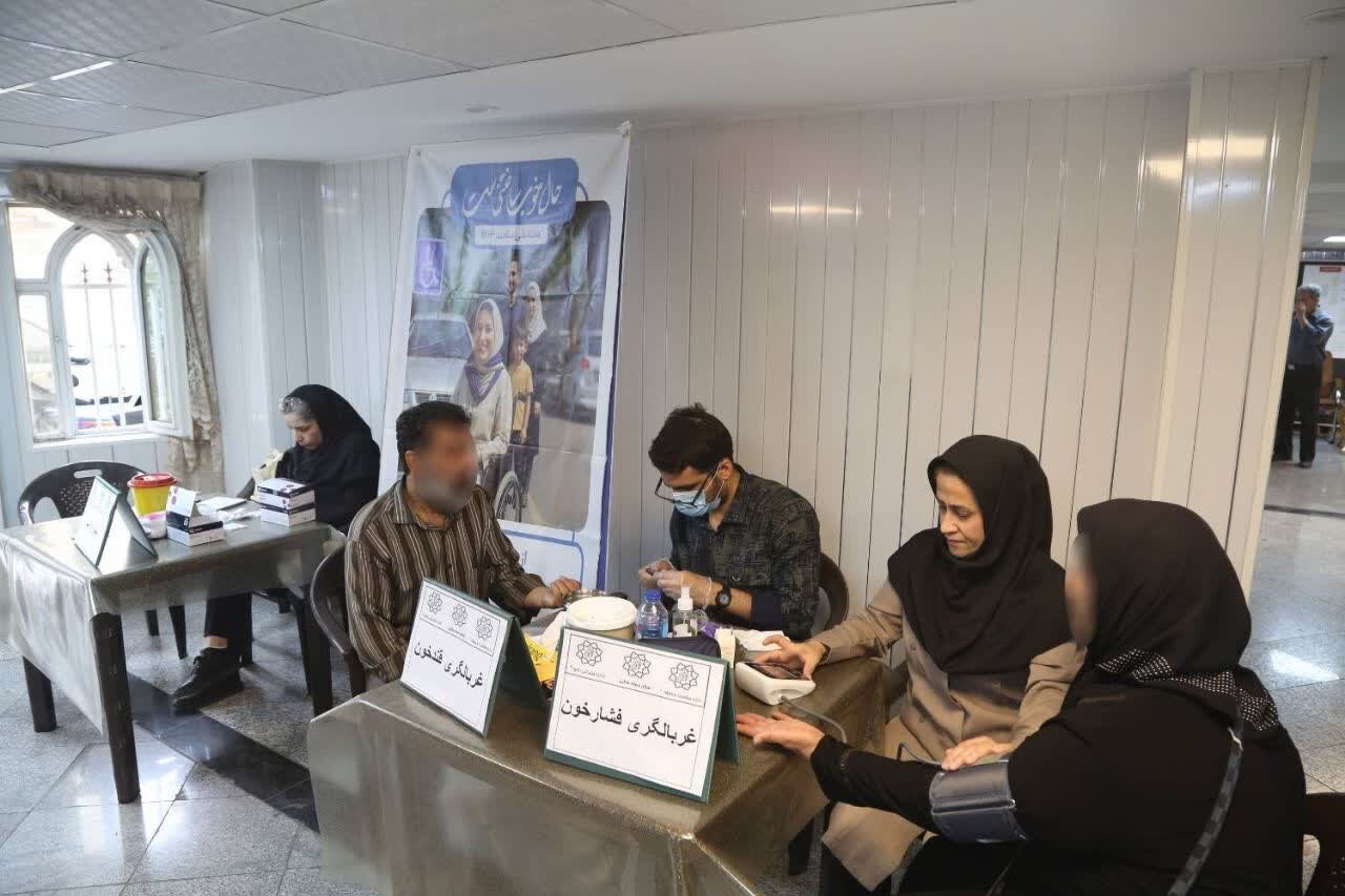 از خدمت‌رسانی رایگان پزشکان به خانواده زندانیان تا حمایت کمیته امداد از دختران دانشجو