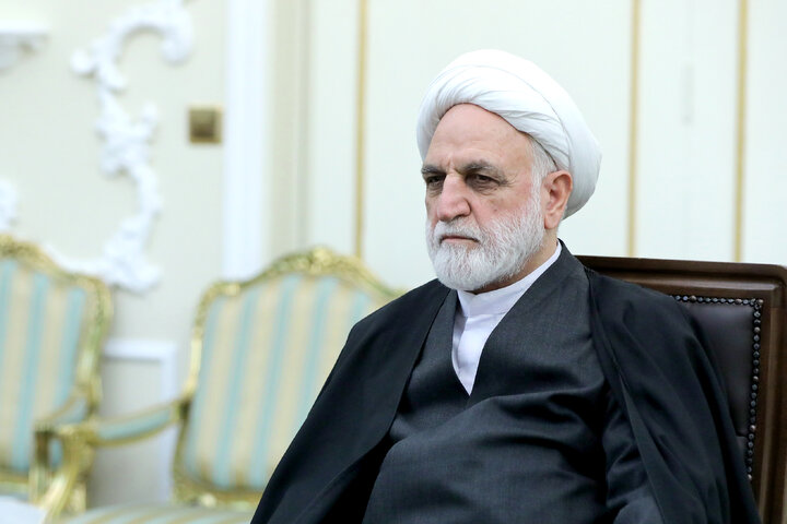 حضور محسنی اژه‌ای در منزل شهید رئیسی