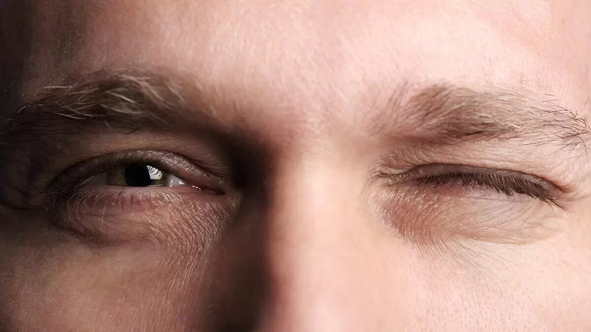 تیک‌های عصبی؛ از تعریف تا علت بروز و عوامل تشدیدکننده