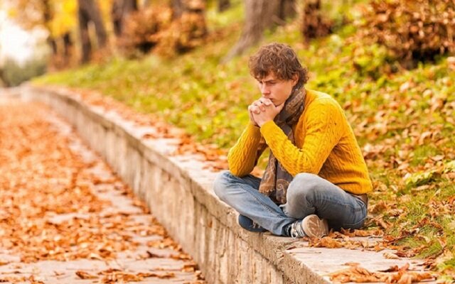 نگاهی علمی به افسردگی پاییزی؛ اختلالی پنهان در فصل‌ سرد سال