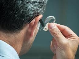 از تفاوت تا تفاهم؛ چگونه ارتباطی مؤثر با افراد ناشنوا داشته باشیم؟ 1 از تفاوت تا تفاهم؛ چگونه ارتباطی مؤثر با افراد ناشنوا داشته باشیم؟