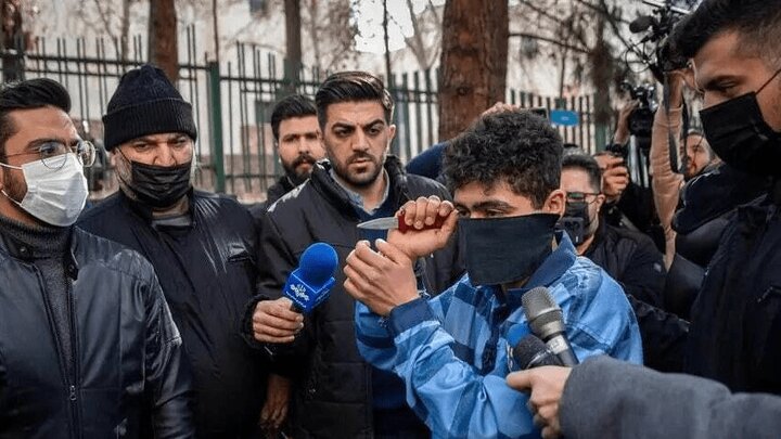 برادر امیرمحمد: پدرم قصاص قاتل را برای بررسی پشیمانی تعلیق کرد 1 برادر امیرمحمد: پدرم قصاص قاتل را برای بررسی پشیمانی تعلیق کرد