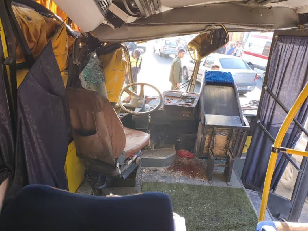 تصادف ۲ دستگاه اتوبوس در جاده مخصوص کرج  به تهران / 26 نفر مصدوم شدند