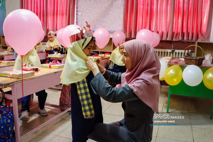 راهکارهای کاهش اضطراب کودکان کلاس اولی در آغاز سال تحصیلی 2 راهکارهای کاهش اضطراب کودکان کلاس اولی در آغاز سال تحصیلی