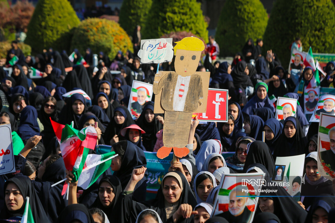 روایتی از حضور پرشور در راهپیمایی ۱۳ آبان و تجلی وحدت نسلها 2 روایتی از حضور پرشور در راهپیمایی ۱۳ آبان و تجلی وحدت نسلها