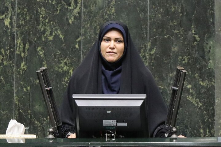 زنان محور اصلی ثبات، پویایی و بالندگی کشور هستند