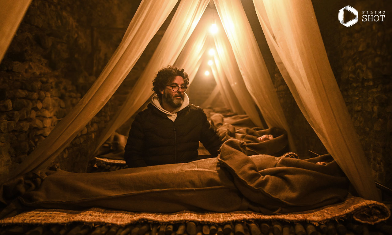 سریال هزار و یک شب؛ اولین ابرسریال بینالمللی ایران در راه پخش | زمان پخش، خلاصه، بازیگران 2 مصطفی کیایی در پشت صحنه سریال هزار و یک شب