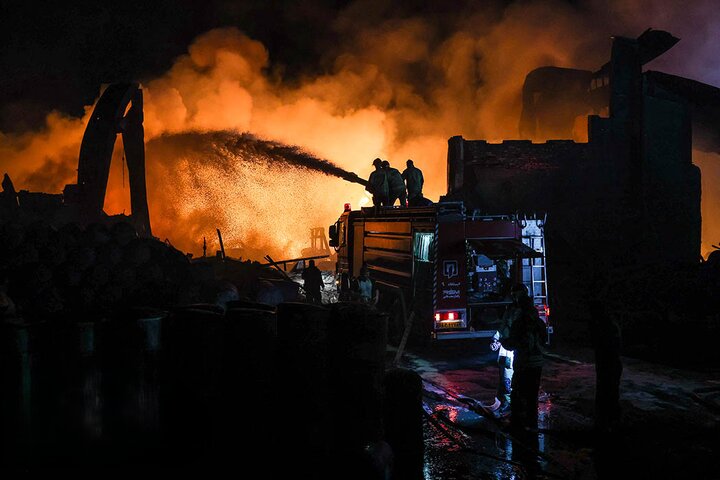 قهرمانان بیادعا در دل آتش و آوار 4 قهرمانان بیادعا در دل آتش و آوار