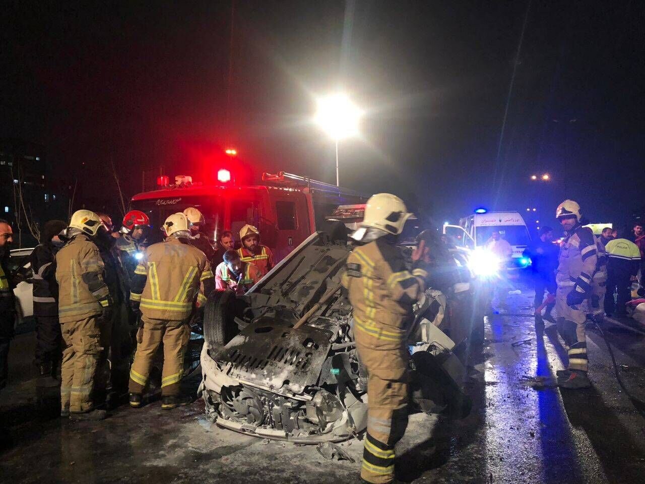 قهرمانان بیادعا در دل آتش و آوار 3 قهرمانان بیادعا در دل آتش و آوار