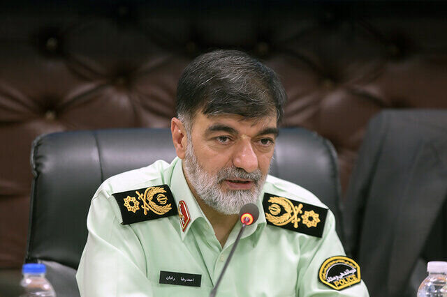 لبیک فرمانده کل فراجا به رهبر انقلاب/ از هیچ کوششی دریغ نخواهیم کرد 2 لبیک فرمانده کل فراجا به رهبر انقلاب/ از هیچ کوششی دریغ نخواهیم کرد