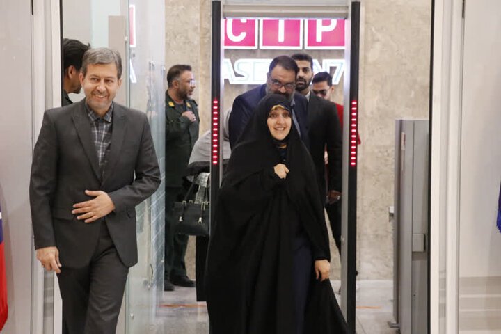 معاون امور زنان و خانواده دولت چهاردهم وارد اصفهان شد 5 معاون امور زنان و خانواده دولت چهاردهم وارد اصفهان شد