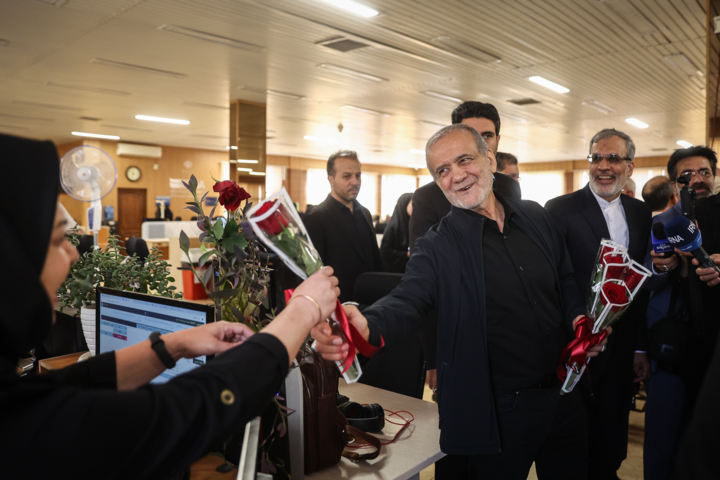 تاکید پزشکیان بر نقش وحدت‌آفرین رسانه‌ها/ همه برای سربلندی ایران ایستاده‌ایم