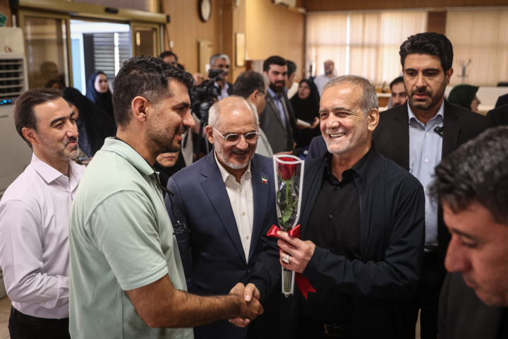 تاکید پزشکیان بر نقش وحدت‌آفرین رسانه‌ها/ همه برای سربلندی ایران ایستاده‌ایم