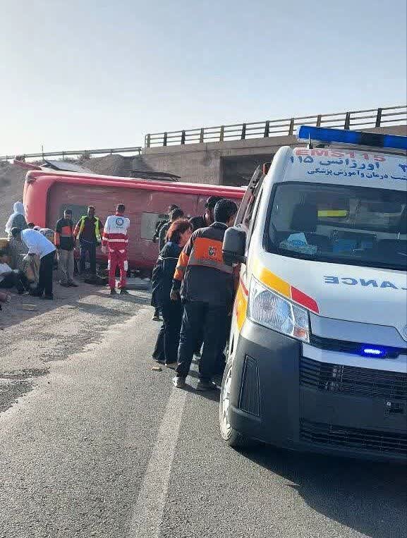 واژگونی اتوبوس مسافربری همدان - کرمان با ۲۶ مصدوم و ۲ فوتی + عکس 1 واژگونی اتوبوس مسافربری همدان - کرمان با ۲۶ مصدوم و ۲ فوتی + عکس