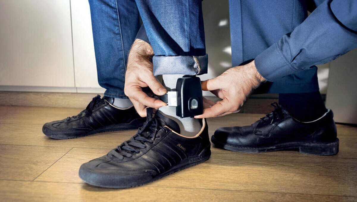 پابند الکترونیکی؛ عدالت قضایی در عصر فناوری 1 پابند الکترونیکی؛ عدالت قضایی در عصر فناوری