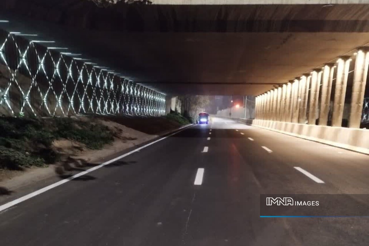 پایان عملیات روکش آسفالت و خطکشی بزرگراه شهید صیاد شیرازی در محدوده منطقه ۴ اصفهان 1 پایان عملیات روکش آسفالت و خطکشی بزرگراه شهید صیاد شیرازی در محدوده منطقه ۴ اصفهان